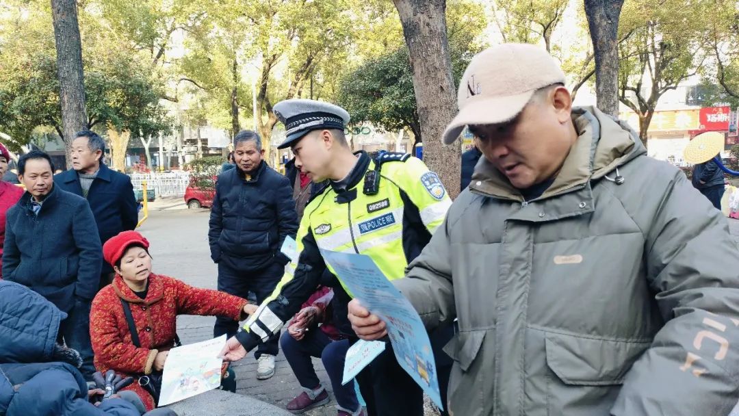 平安春運 交警同行丨 樟樹大隊開展春運啟動活動4.jpg